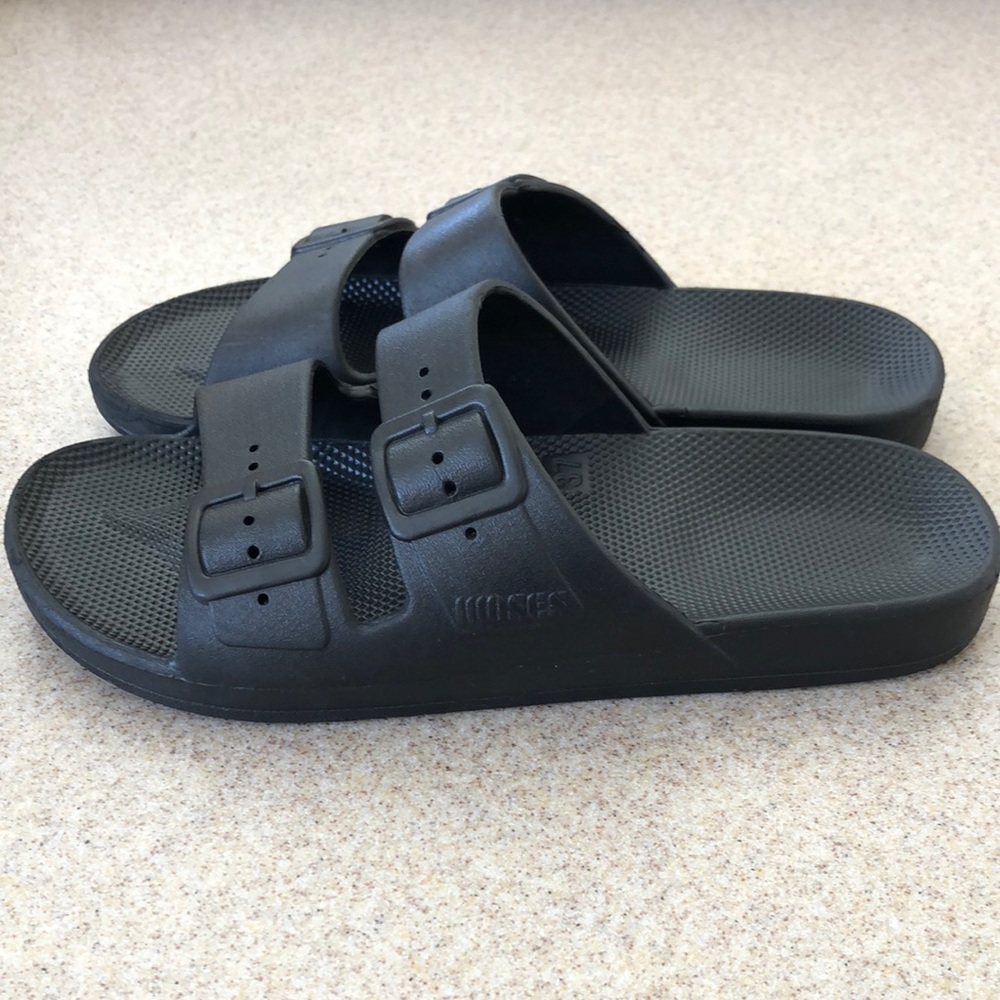 Freedom Moses vegan slides